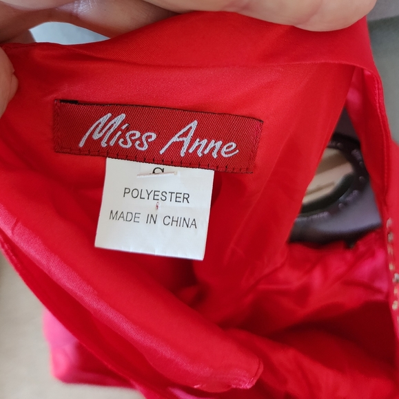 PENDING SALE MISS ANNE Size small 8 brilliant red satiny formal midi dress - Picture 8 of 9
